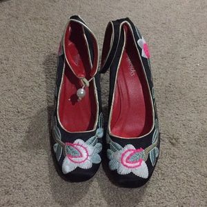 Vintage floral Fredricks wedge heels size 8